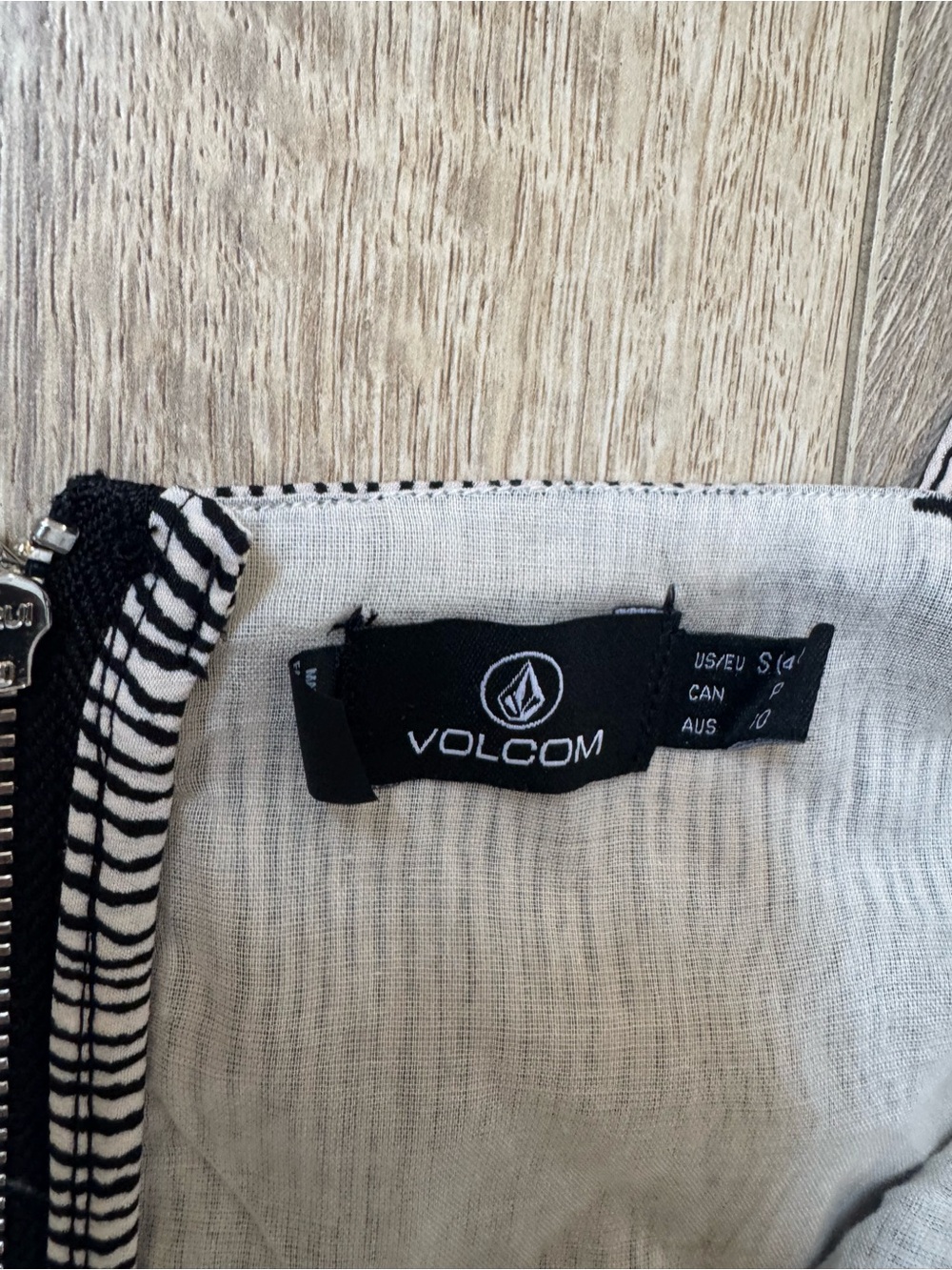 Volcom brand new Striped Sweetheart Mini Dress in Black and White - Picture 5 of 6